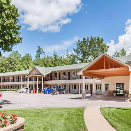 Howard Johnson By Wyndham Traverse City Exteriör bild