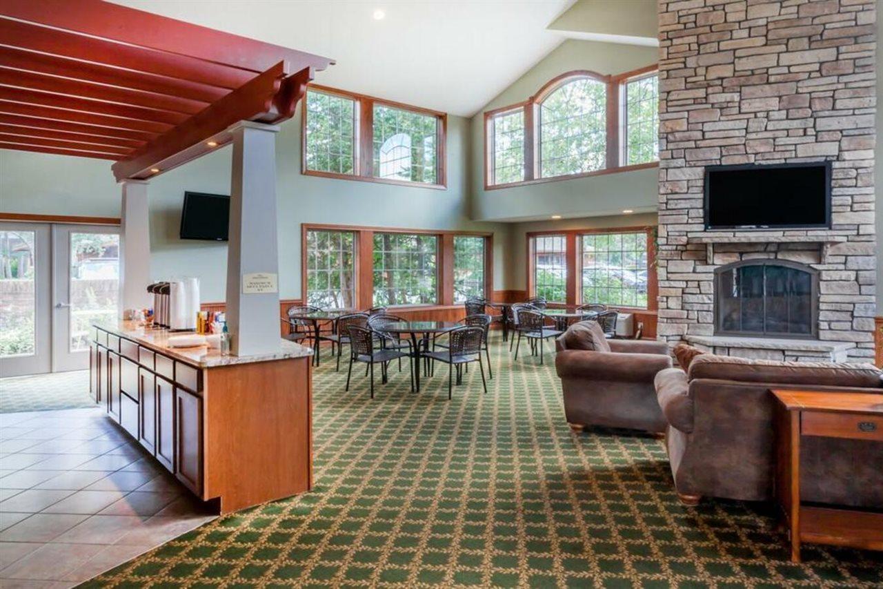 Howard Johnson By Wyndham Traverse City Exteriör bild