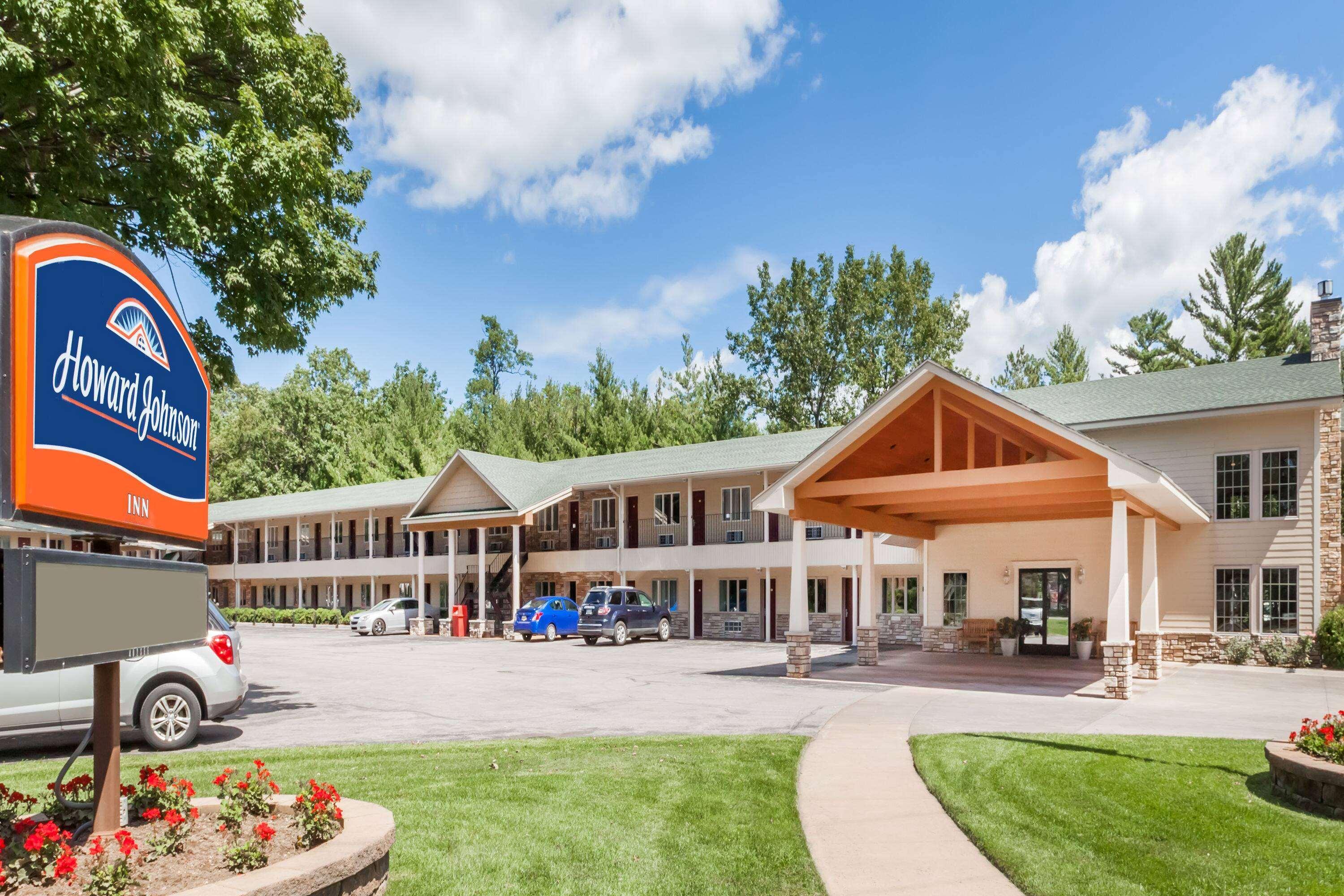 Howard Johnson By Wyndham Traverse City Exteriör bild
