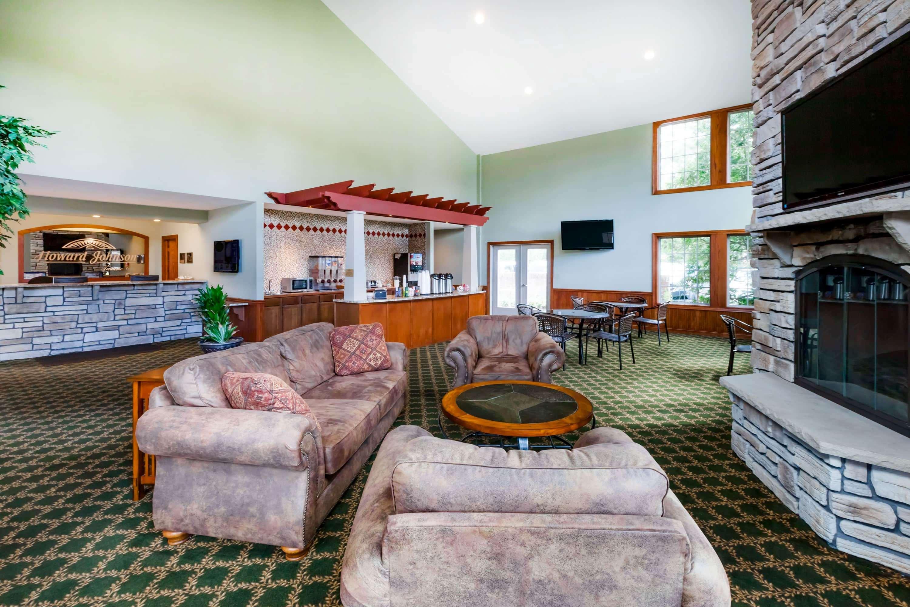 Howard Johnson By Wyndham Traverse City Exteriör bild