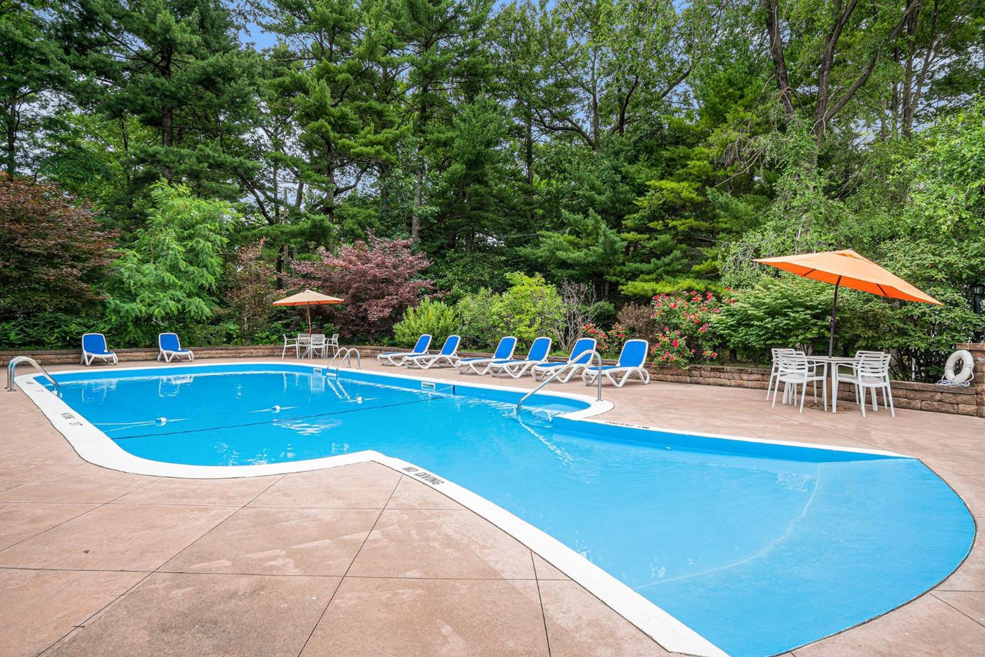 Howard Johnson By Wyndham Traverse City Exteriör bild
