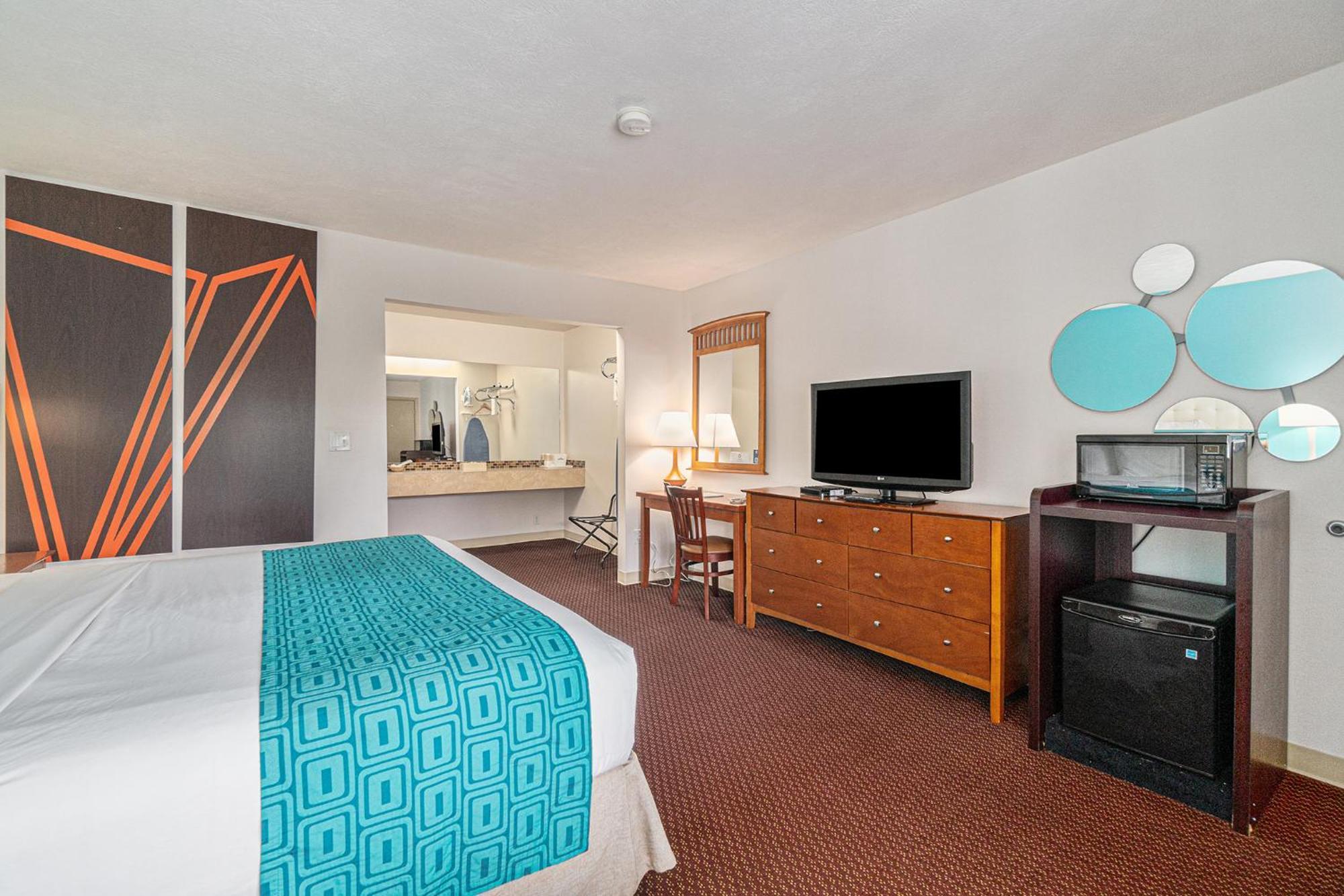 Howard Johnson By Wyndham Traverse City Exteriör bild