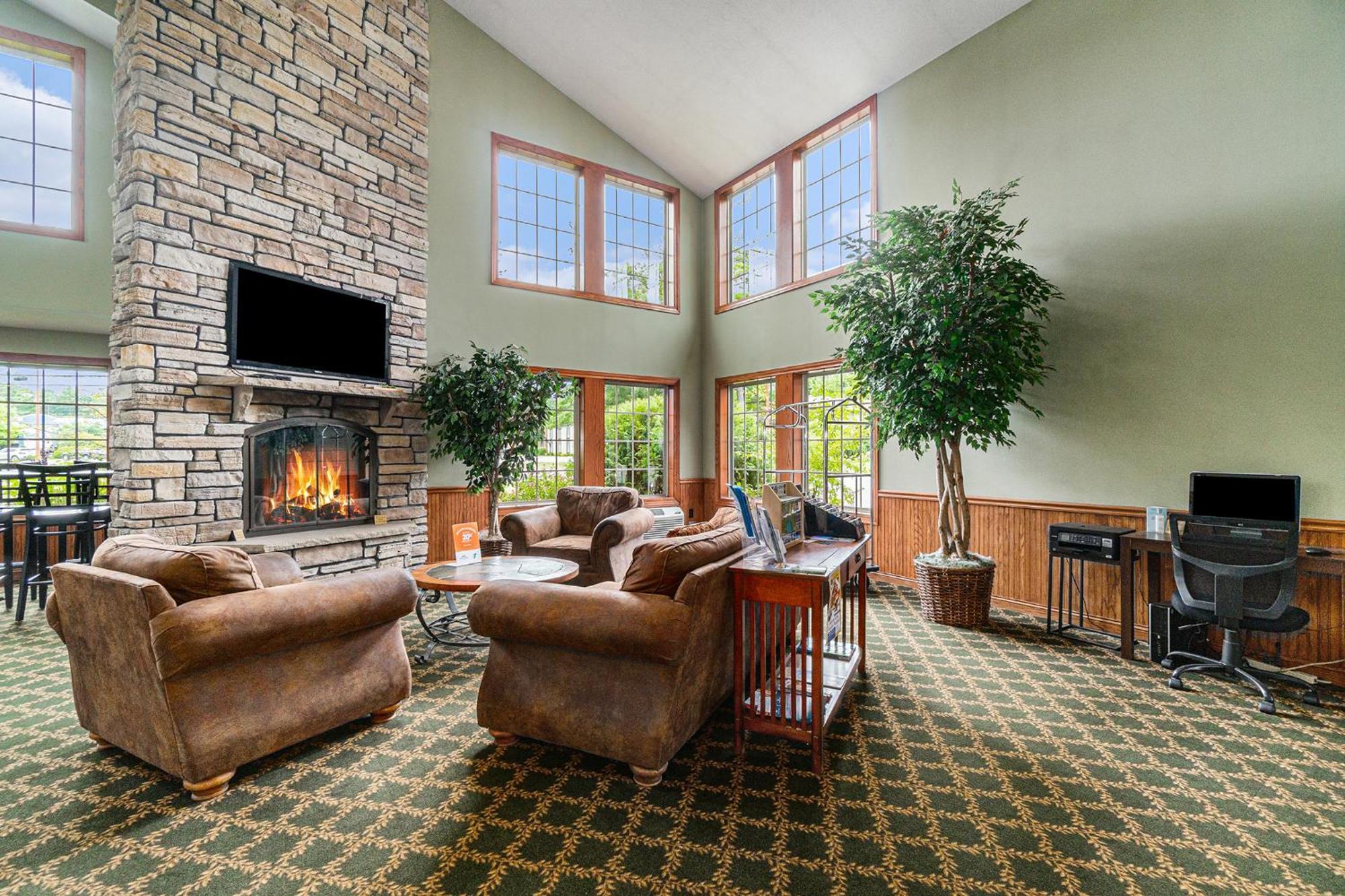 Howard Johnson By Wyndham Traverse City Exteriör bild