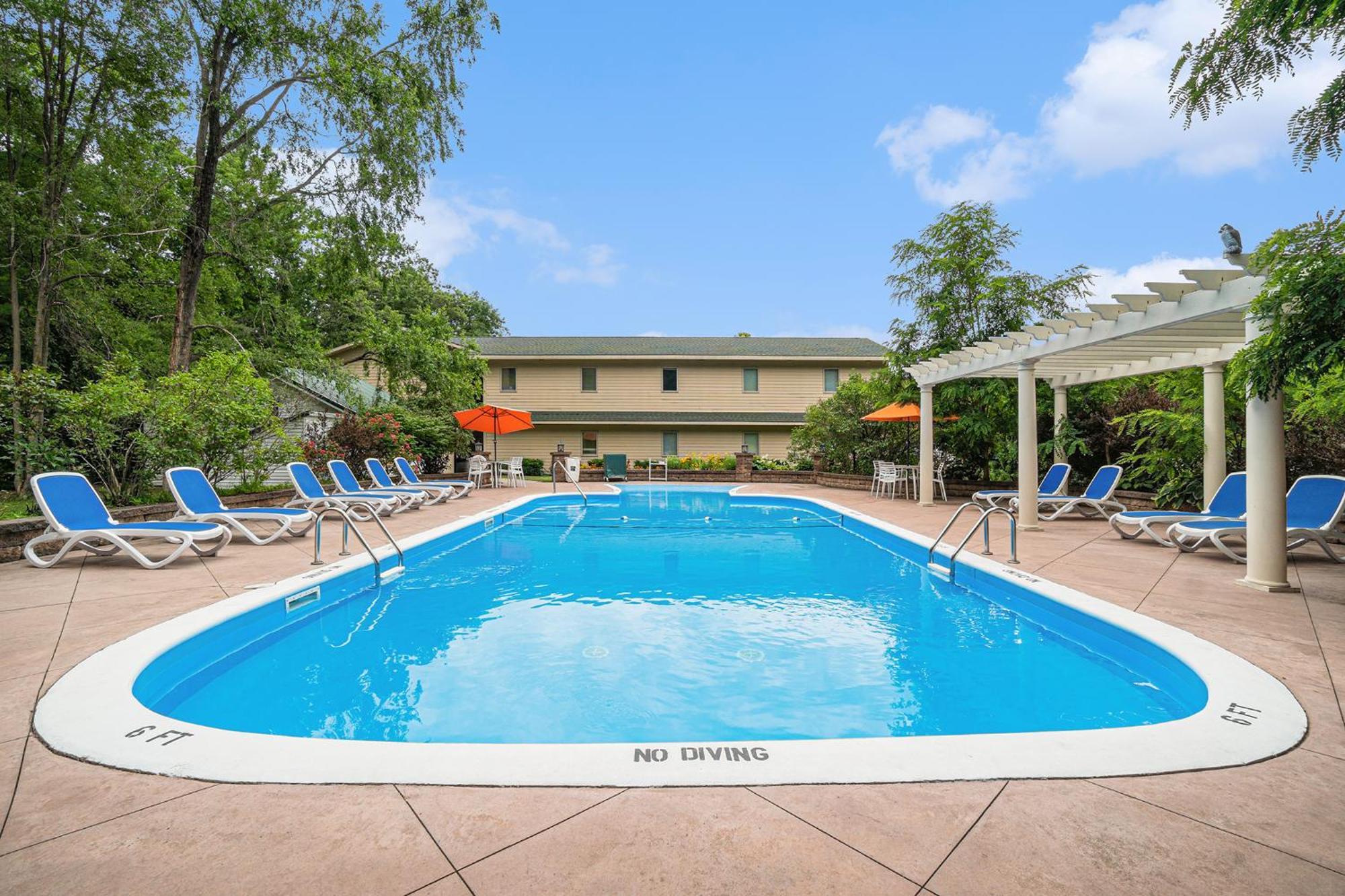 Howard Johnson By Wyndham Traverse City Exteriör bild