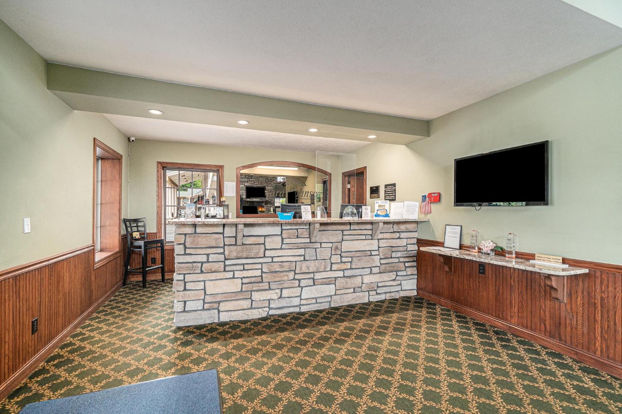 Howard Johnson By Wyndham Traverse City Exteriör bild