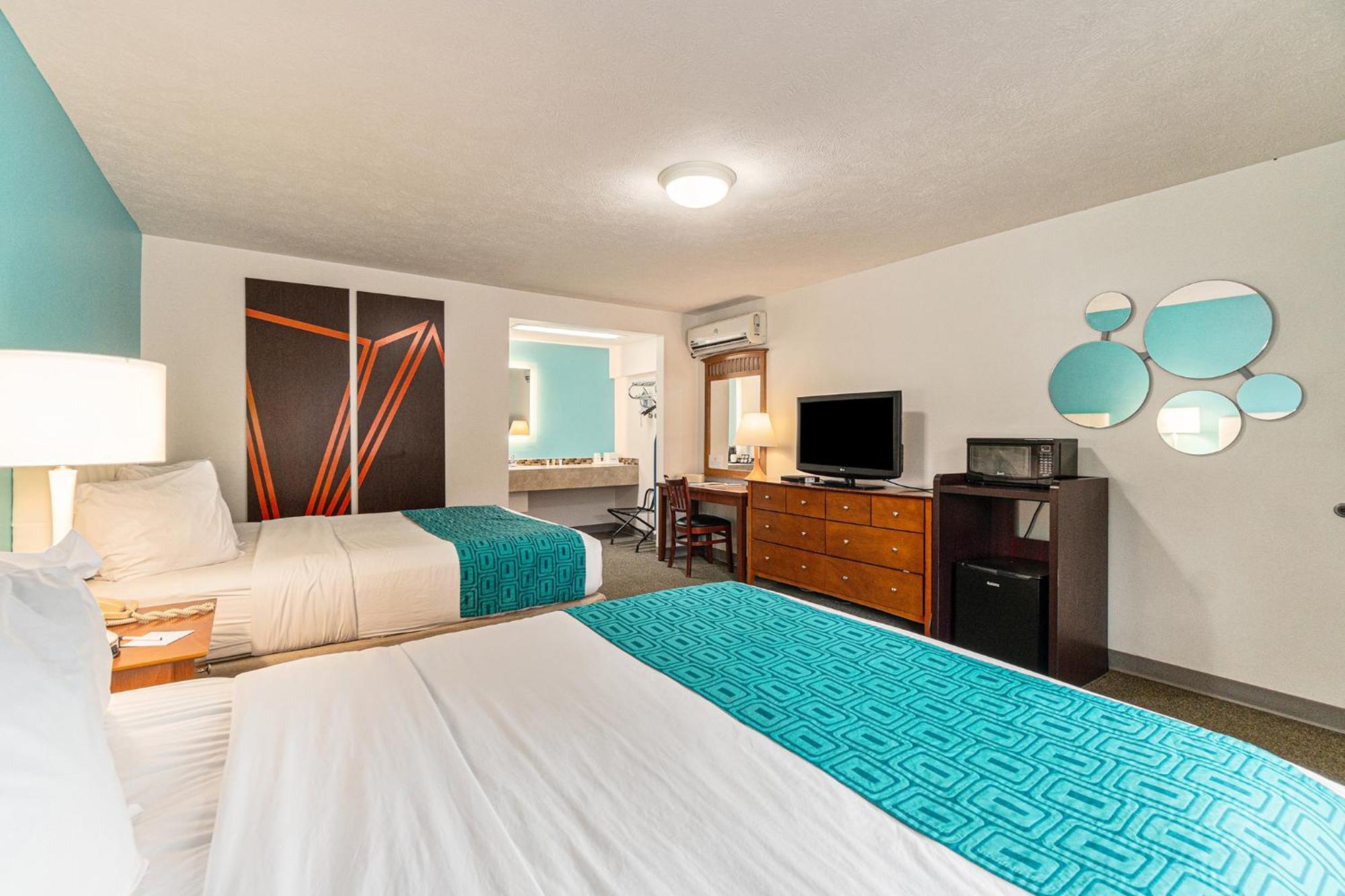 Howard Johnson By Wyndham Traverse City Exteriör bild
