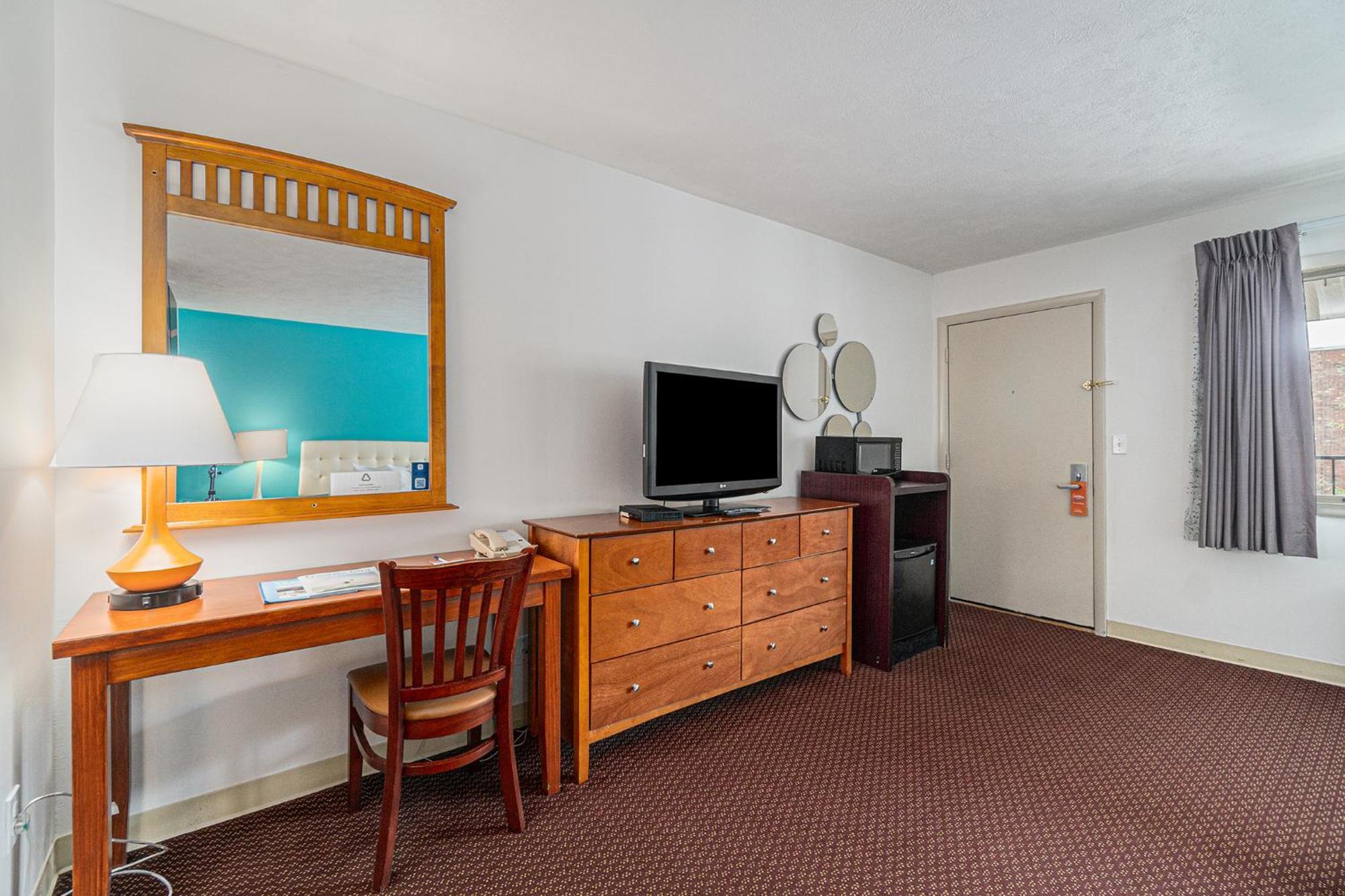 Howard Johnson By Wyndham Traverse City Exteriör bild